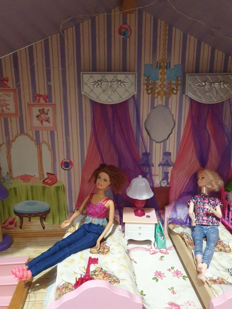 Продам ляльковий будинок
