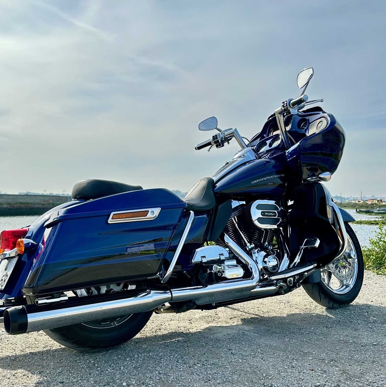 Harley Davidson- Road Glide CVO