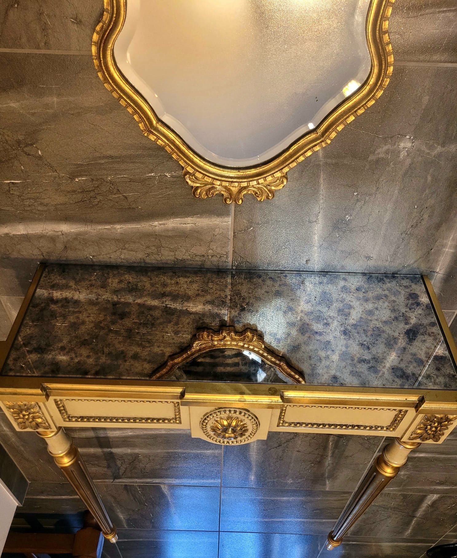 Piękna złota konsola barokowa