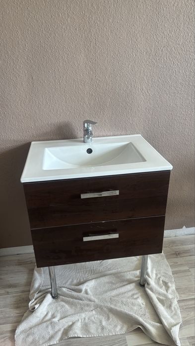 Szafka łazienkowa, umywalka, bateria umywalkowa, bateria prysznicowa