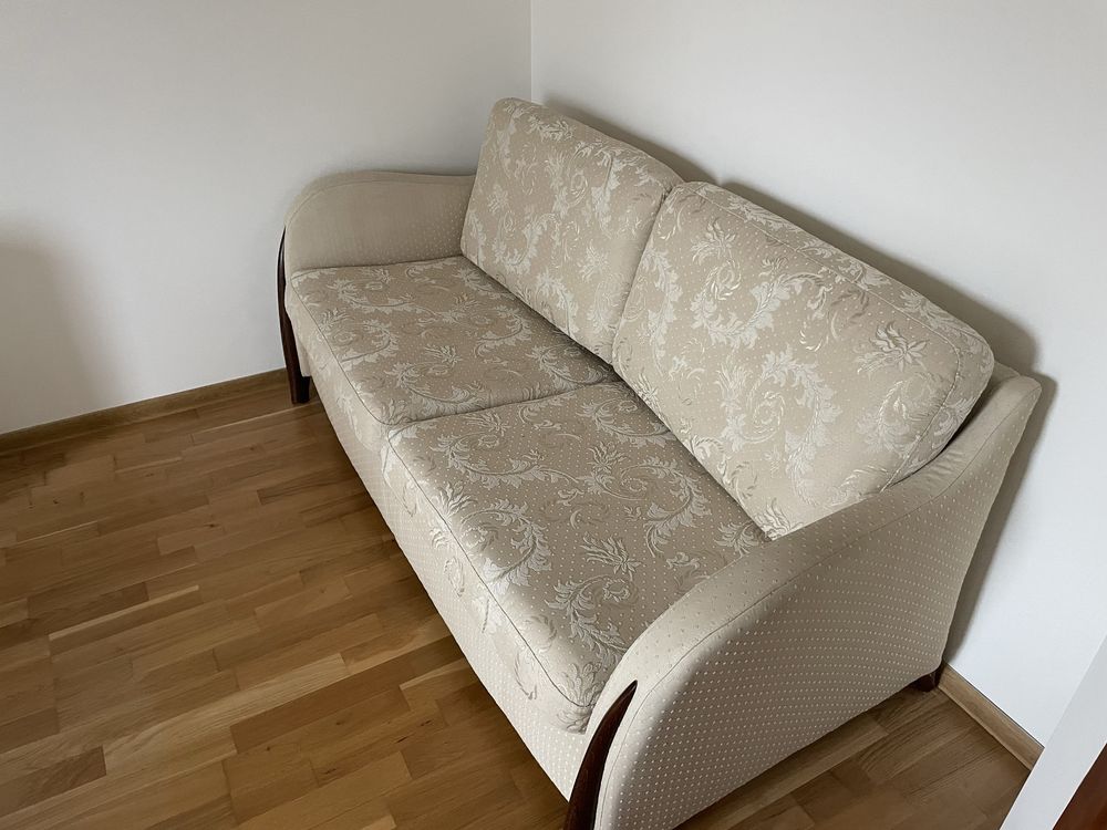 Sofa dwuosobowa.