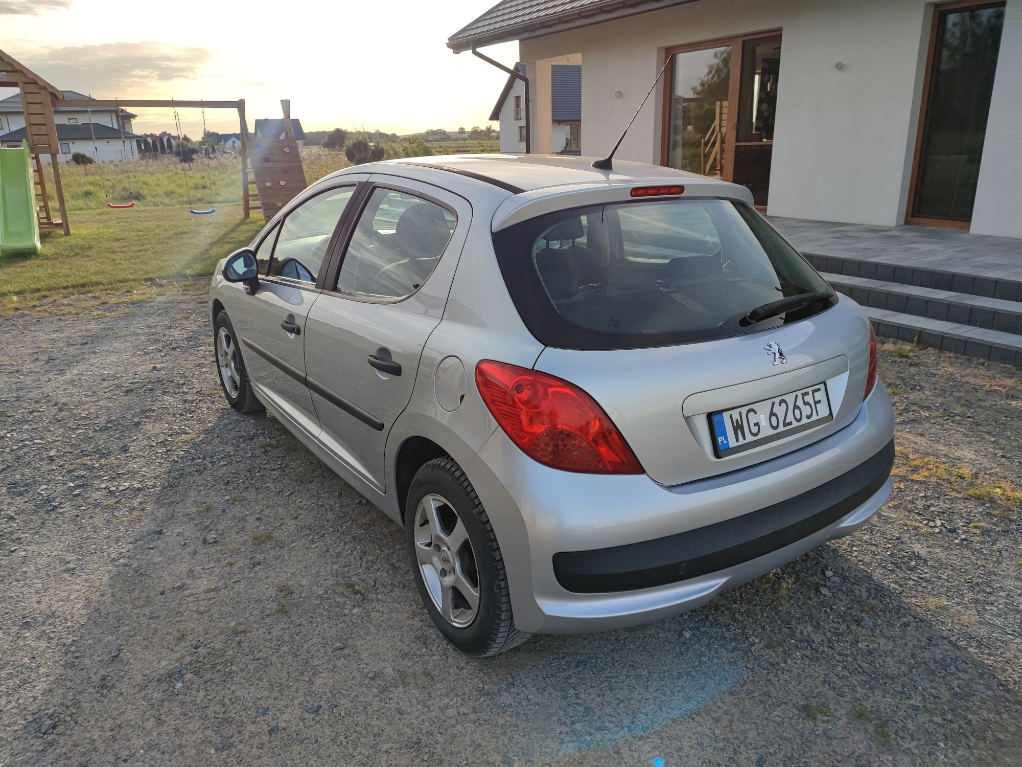 Peugeot 207 1,4 benzyna