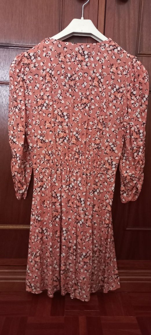 Vestido floral rosa Zara