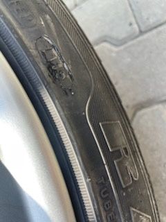 Sprzedam felgi z oponami 17.