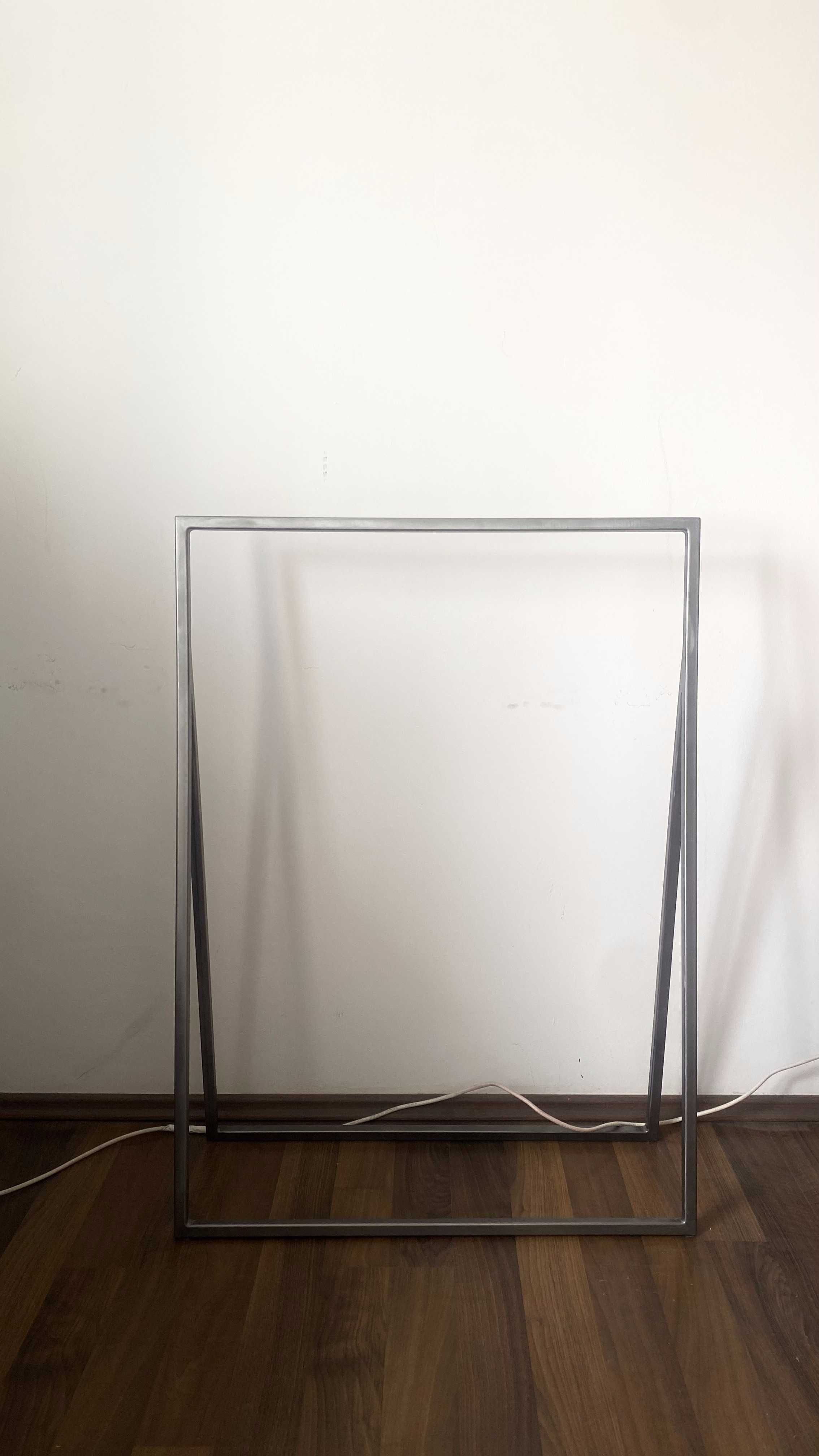Wieszak wolnostojący X11 – stalowy, loftowy design, 110x80x30 cm