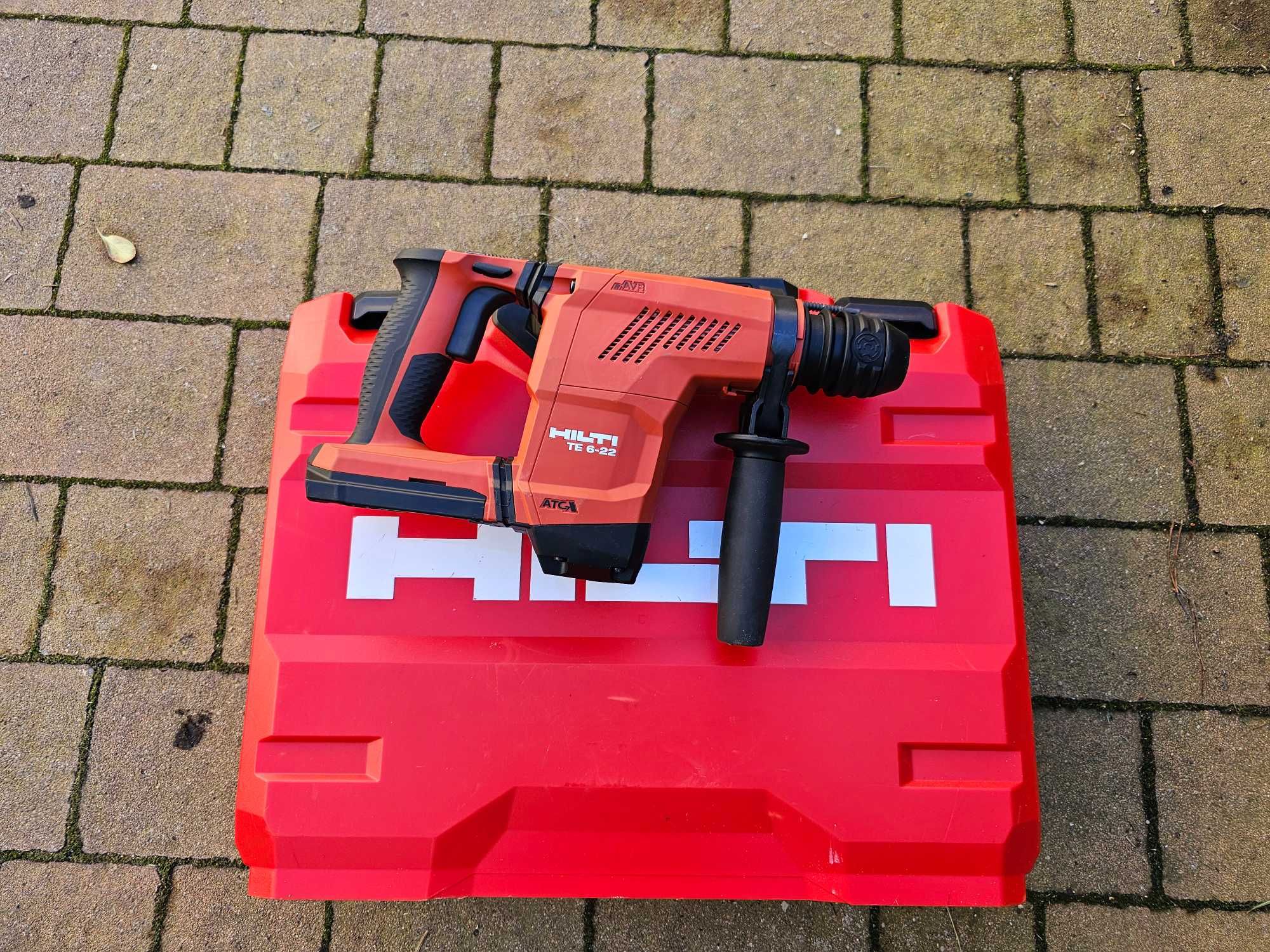 HILTI TE 6-22 młotowiertarka z walizką 2xaku ładowarka