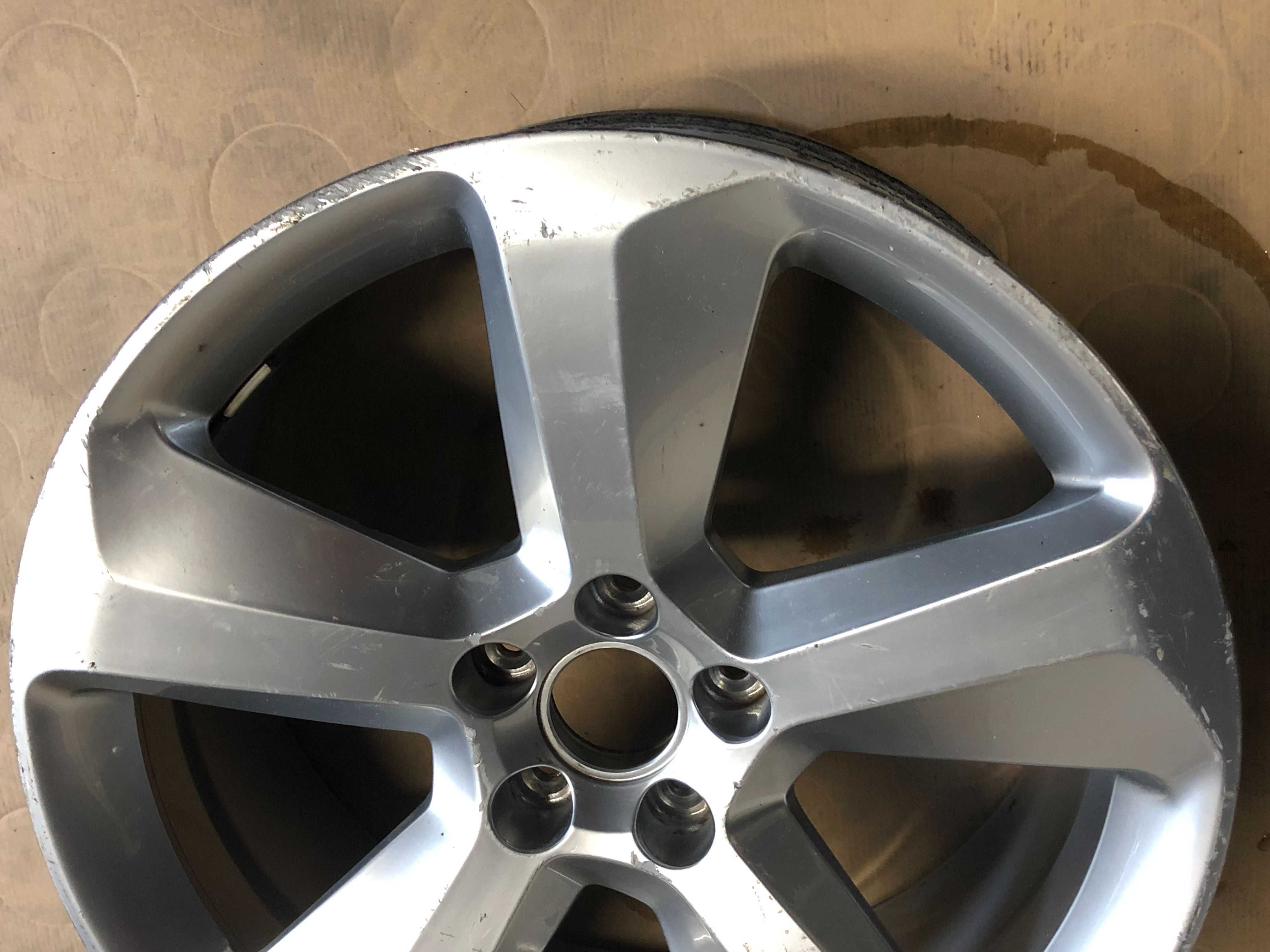 Felga pojedyncza AUDI 8Jx19 ET27 8R0