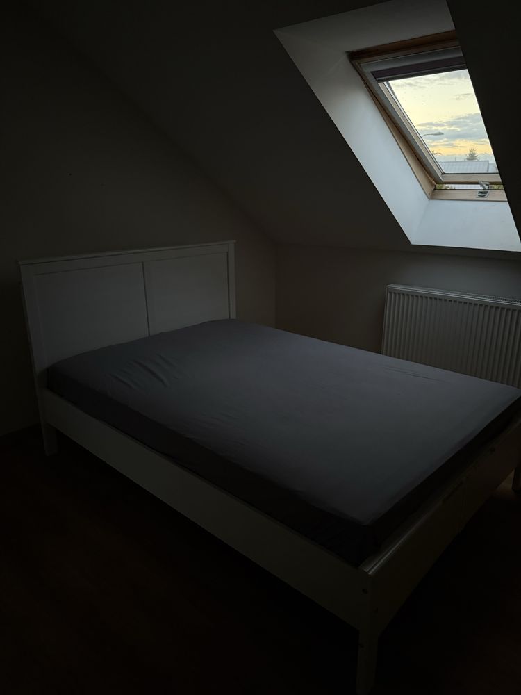Łóżko z materacam 140x200