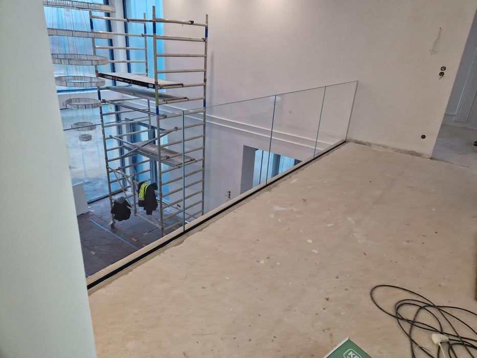 Balustrady Szklane z montażem,  samonośne i między słupkami