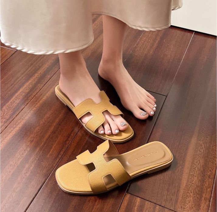 Шльопанці жіночі