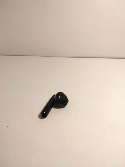 Найдений наушник