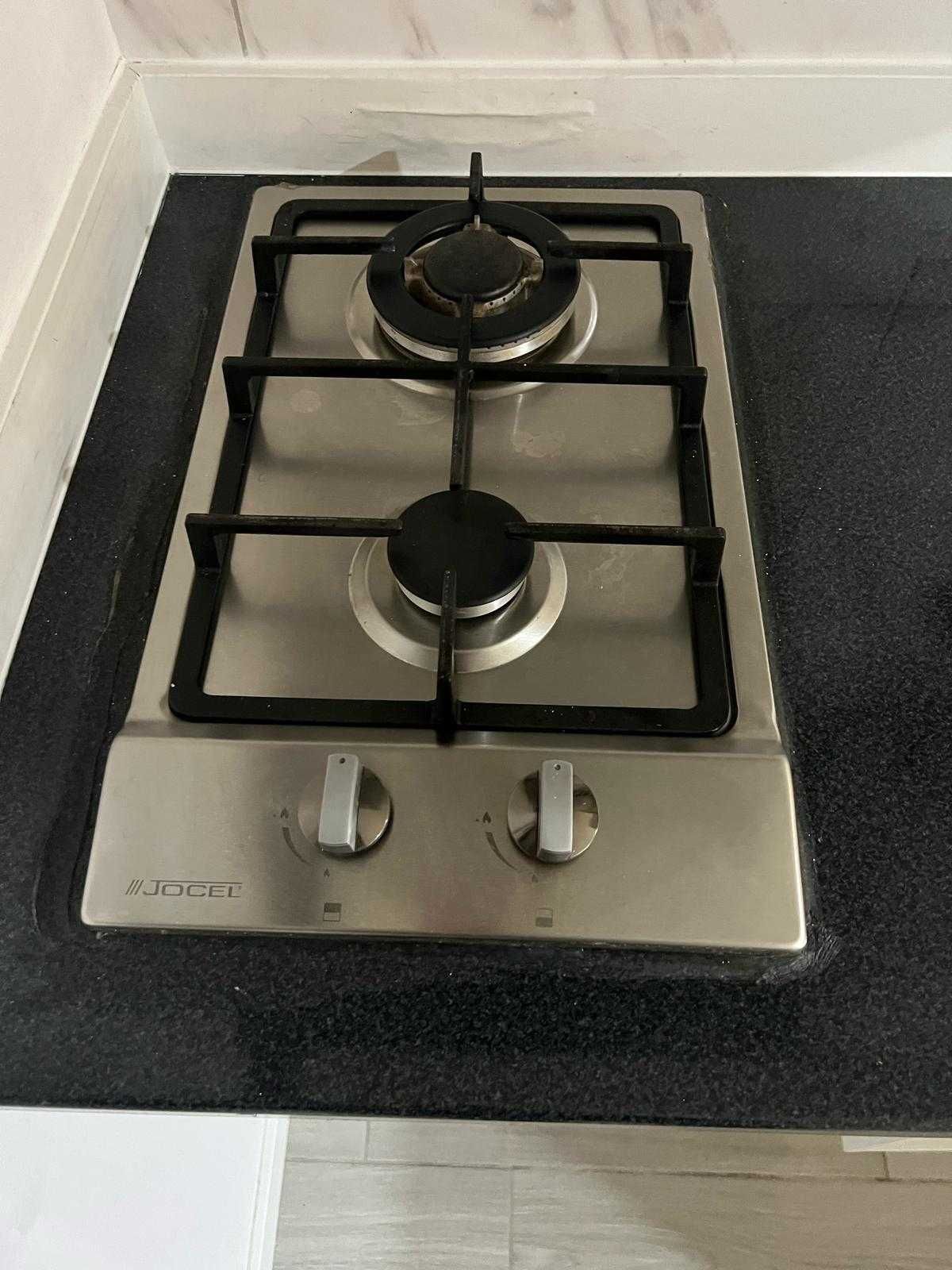Aluga-se estúdio novo com WC e Cozinha