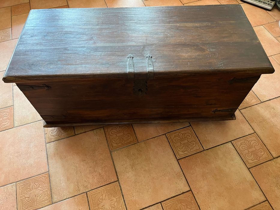 Arca de madeira antiga