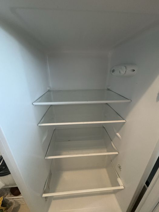 Frigorífico, novo e em bom estado