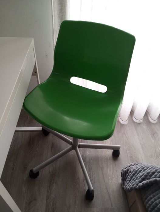 Secretaria com cadeira