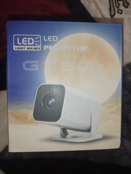 Продам проектор новий