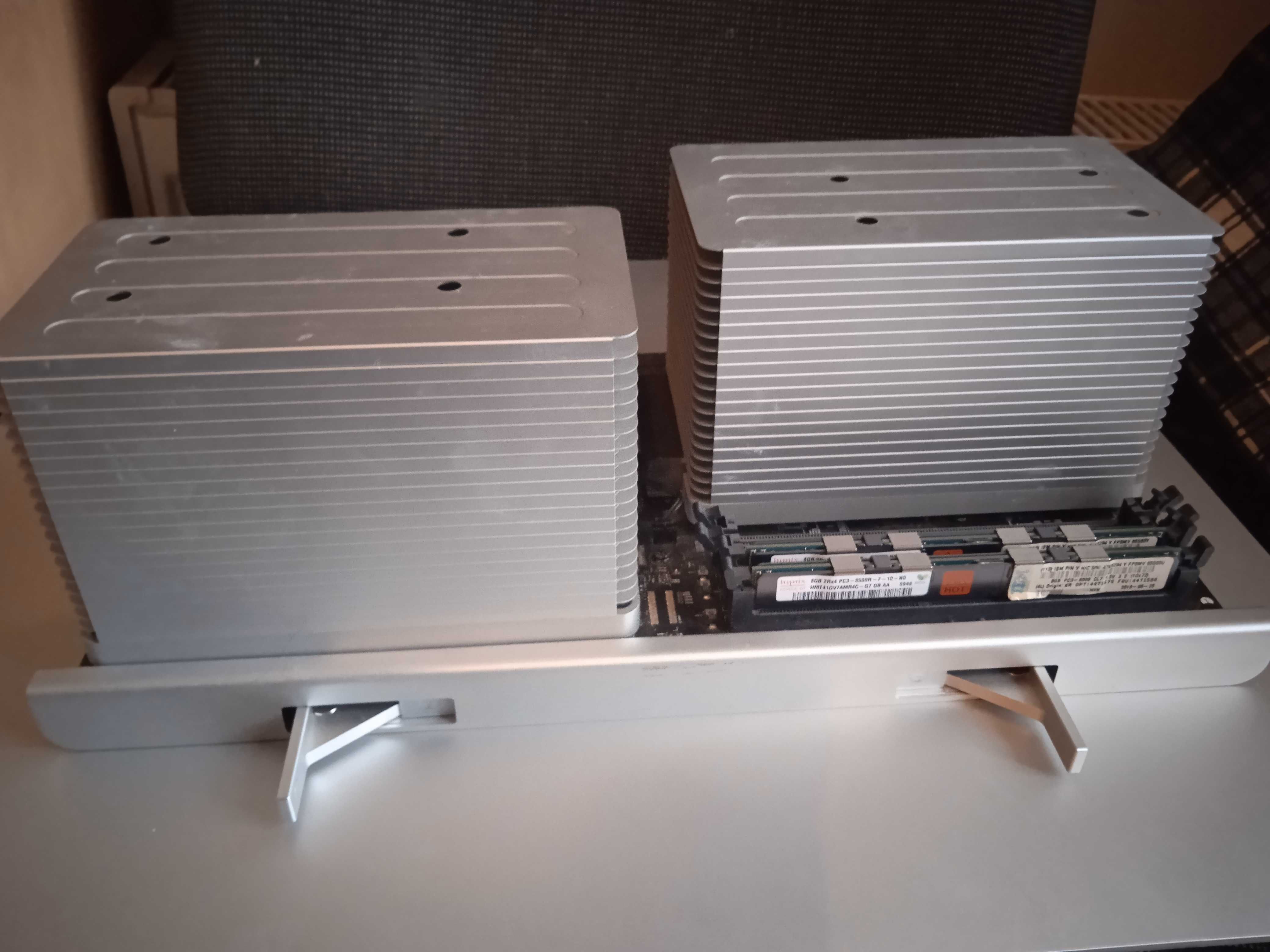 Два комп'ютера Mac Pro Tower 2010 г  по ціні одного.