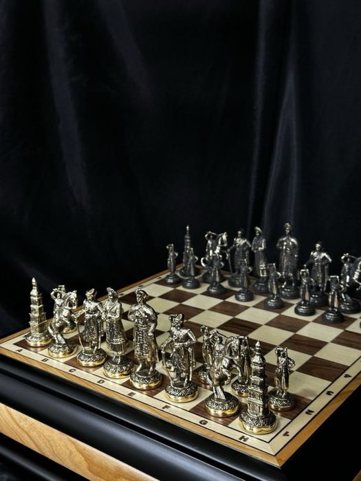 Шахматы с бронзовыми фигурками Козаки 43х43 см
