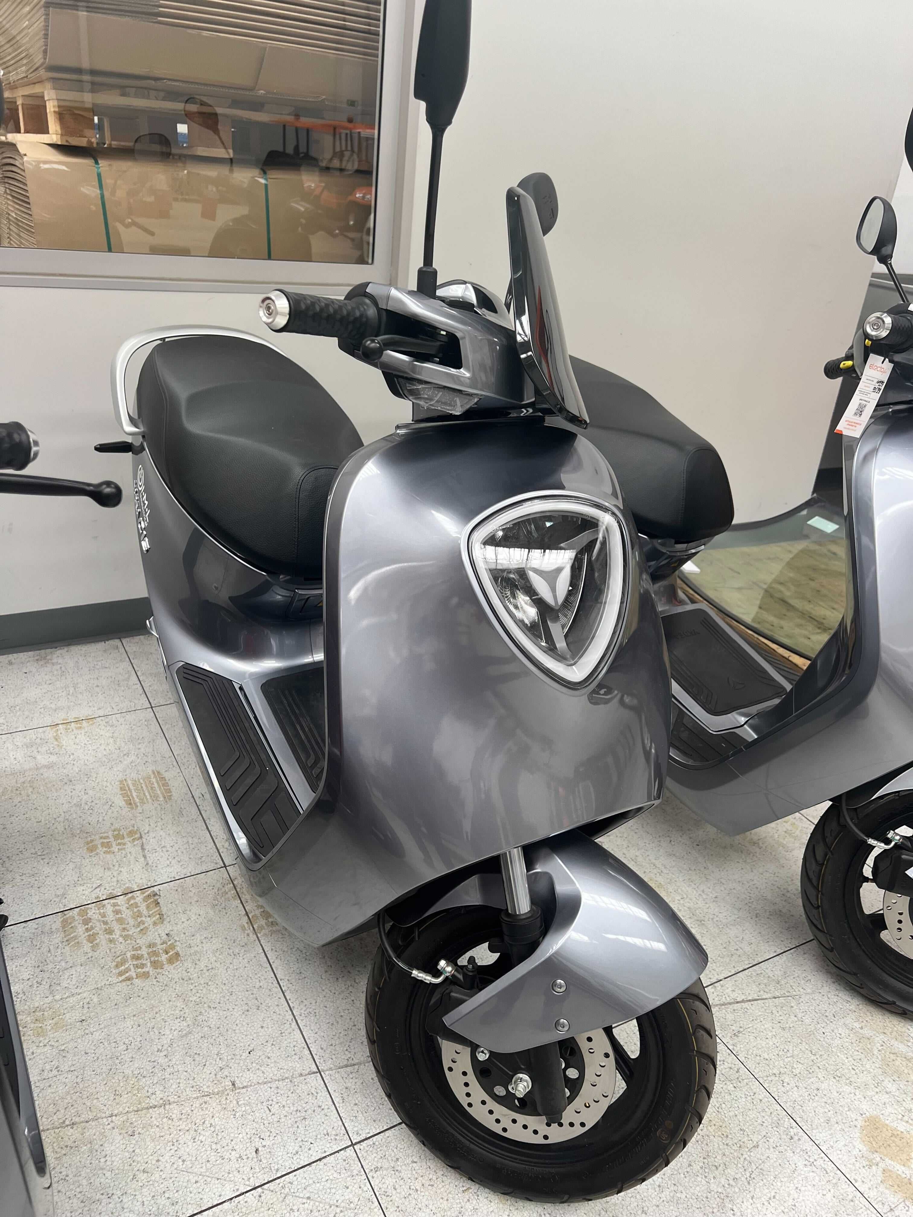 Skuter elektryczny IML Yadea C1S szary