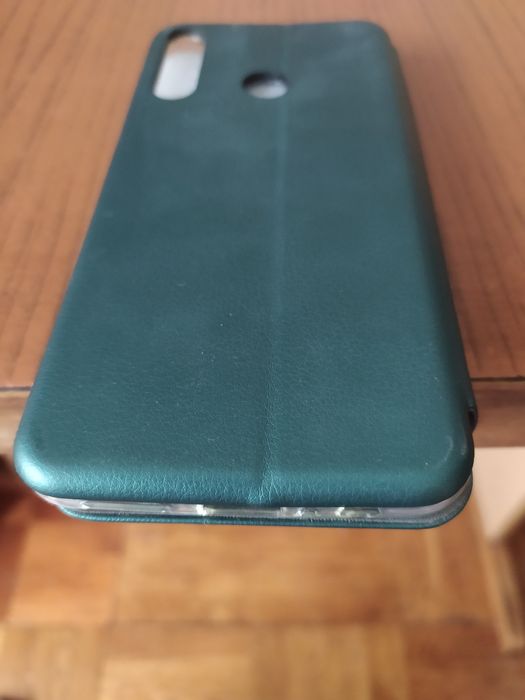 Продам чехол книжка Y6P