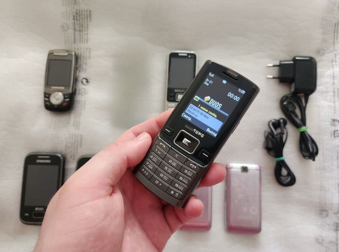 Samsung D780i.Полностью рабочий.2 сим карты.Одним лотом