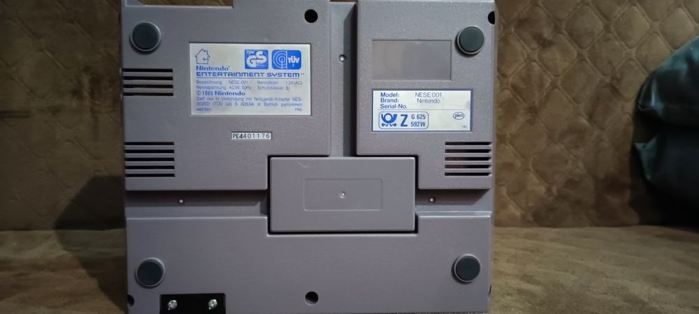 Ігрова приставка Nintendo NESE 001 оригінал