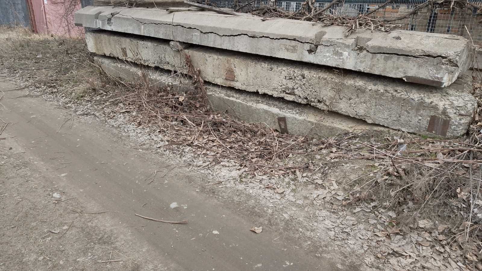 Підкранові залізобетонні балки (лежні).