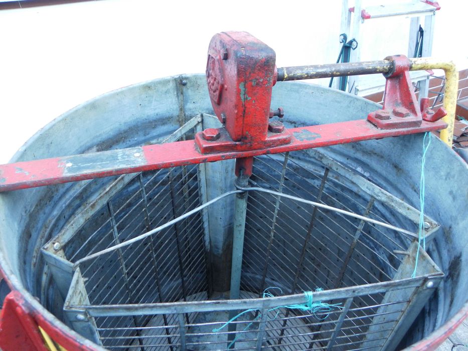 Miodarka - miodziarka trzy ramkowa uniwersalna