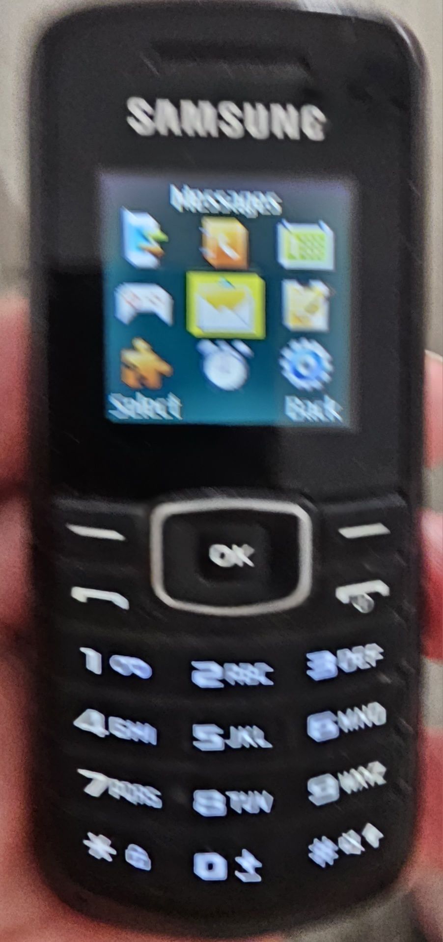 Sprzedam telefon Samsung GT-E1080W.