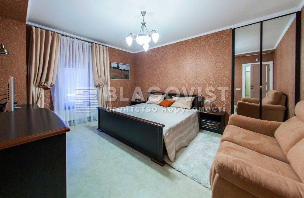 Чудовий будинок поряд Голосеевского парку, м. Голосіївська