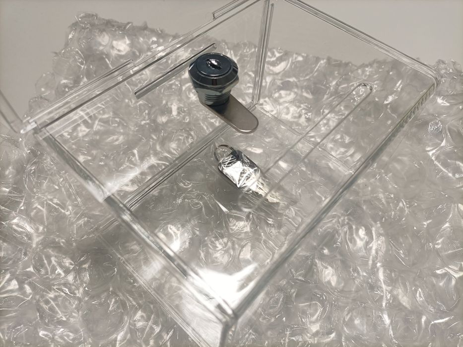 Caixas em acrílico novas. Caixas de sugestões, donativos.