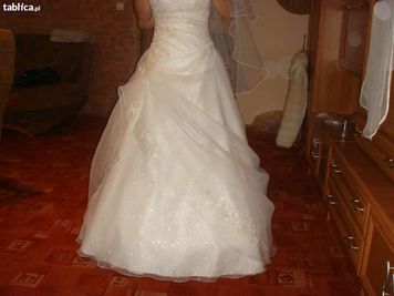 suknia ślubna z kryształkami swarovskiego
