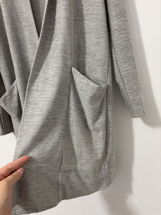 Szary sweterek kardigan z kieszeniami Reserved