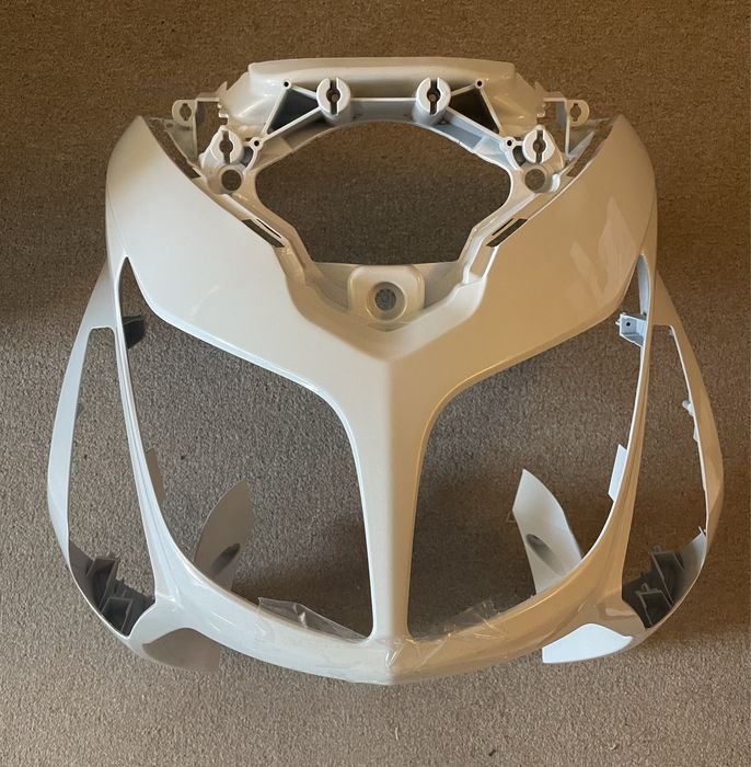 Czasza owiewka przód sym gts biala