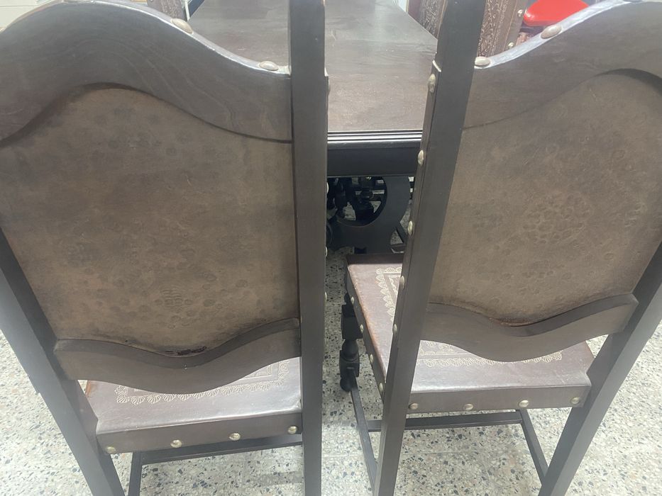 Mesa vintage 1 metro por dois com 6 cadeiras como novo