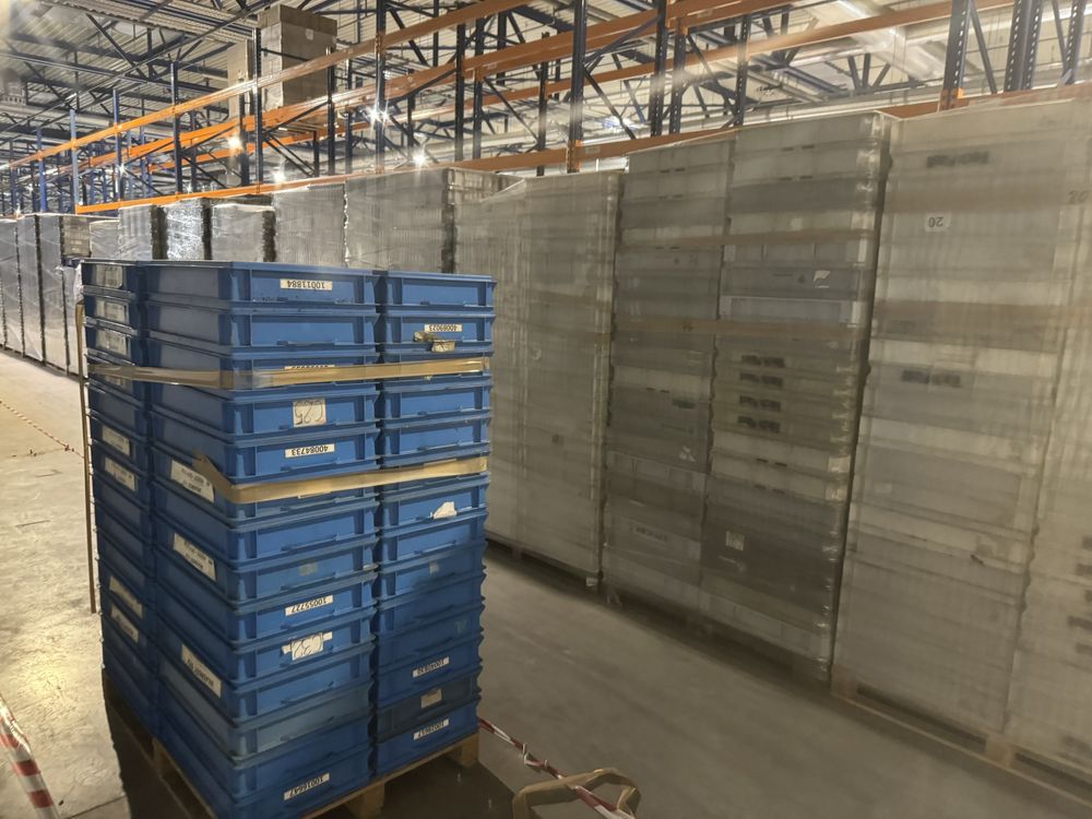 Skrzynki magazynowe warsztatowe regały na skrzynki