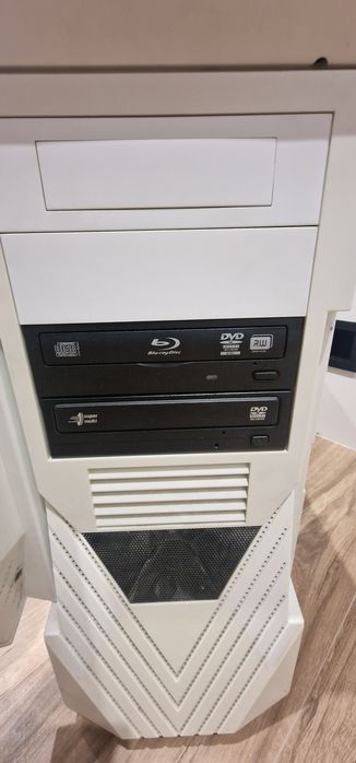 Komputer PC gamingowy plus monitor
