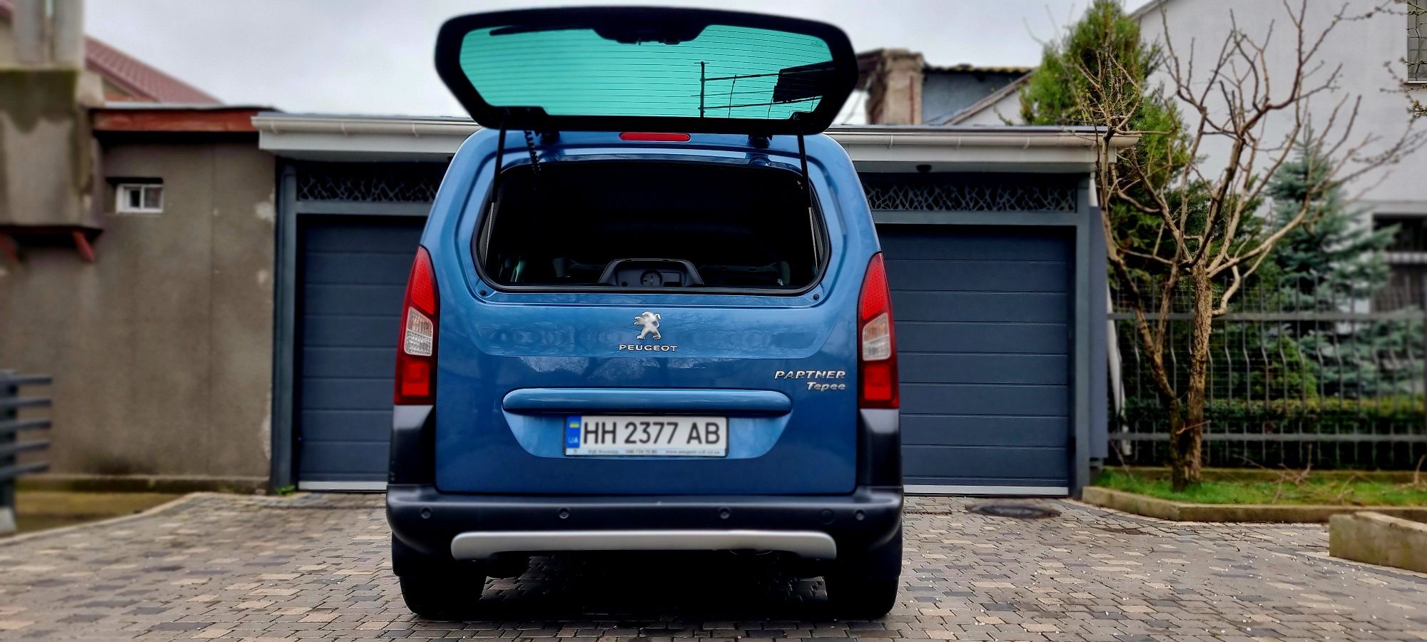Продам свой Peugeot Partner. Официальный.