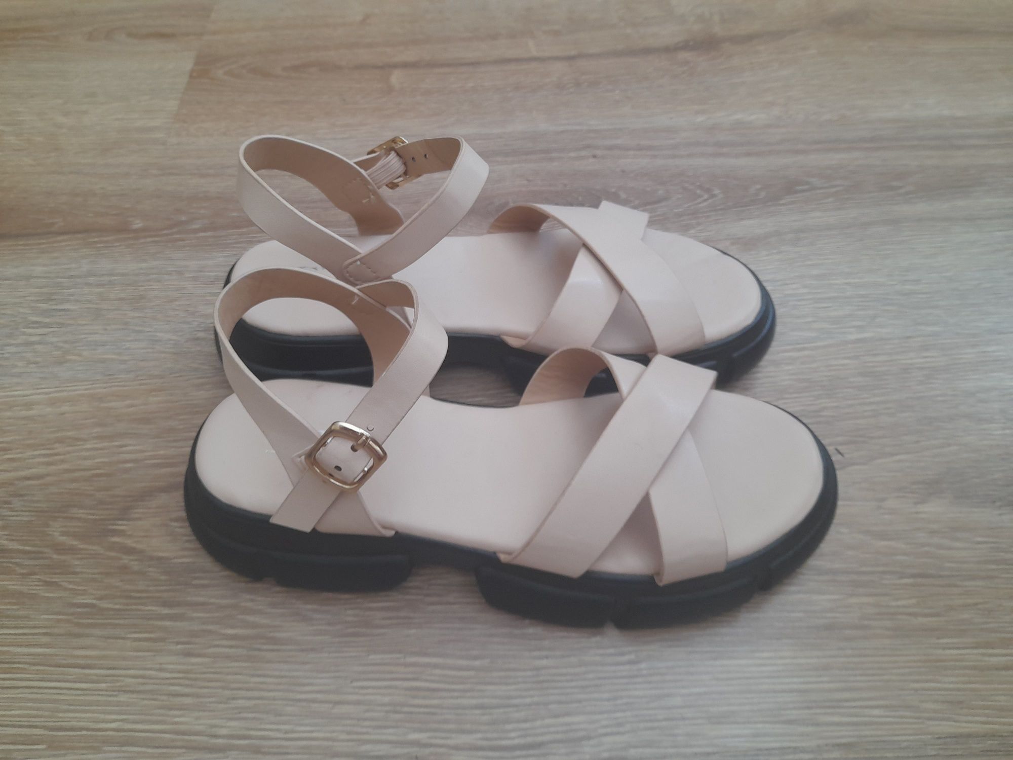 C'M Paris buty damskie sandałki rozmiar 39