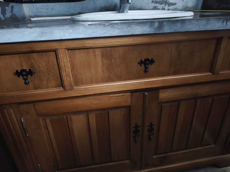 Móvel de casa-de-banho em carvalho massiço, tampo em mármore