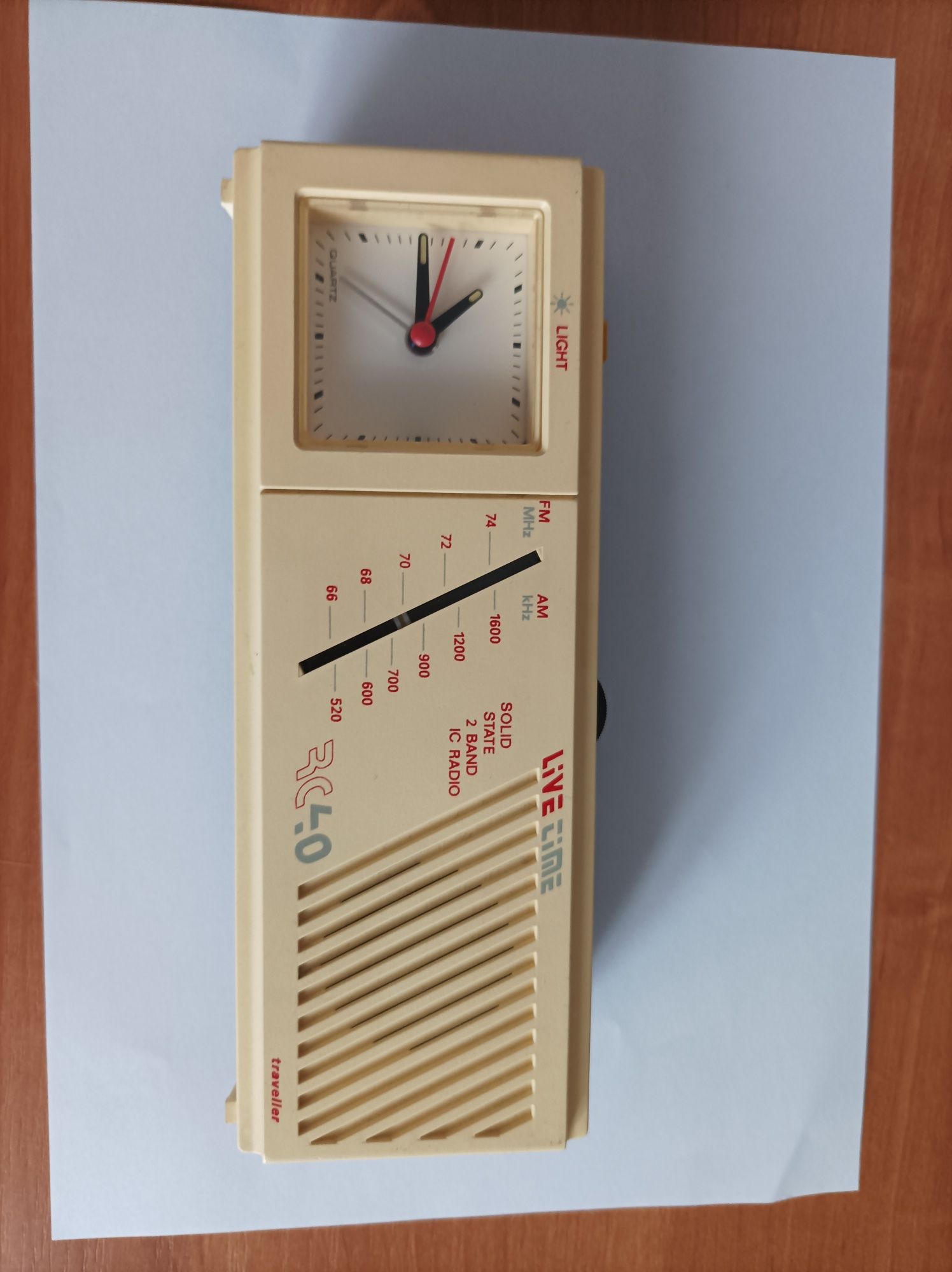 Stare radio z budzikiem