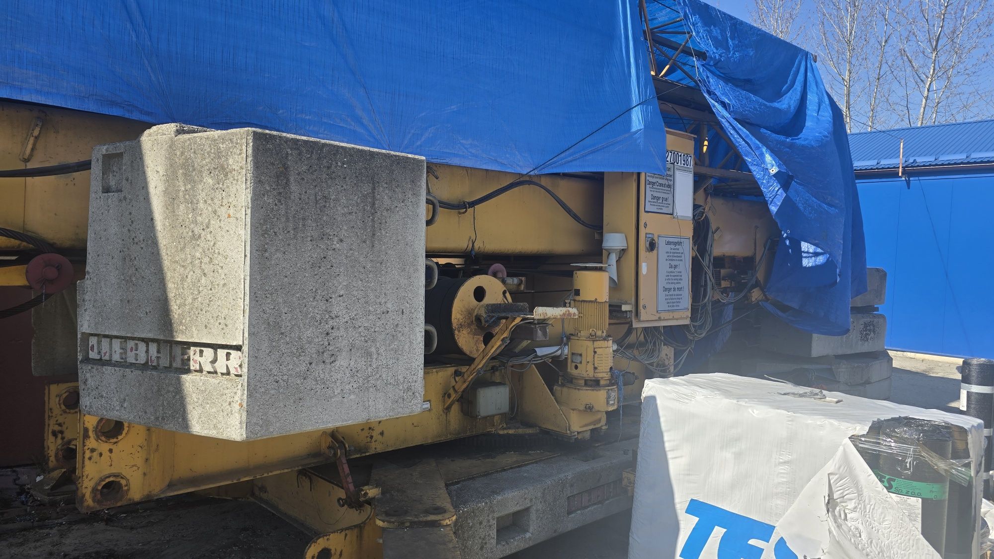 Dźwig Żuraw wieżowy LIEBHERR 32K