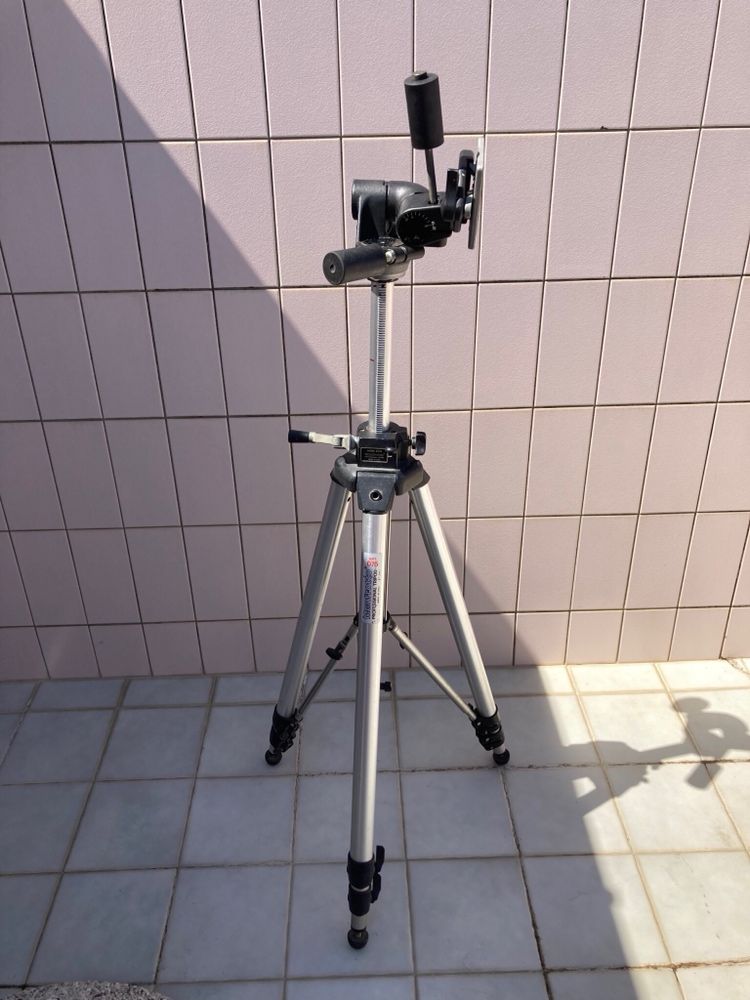 Tripé manfrotto robusto