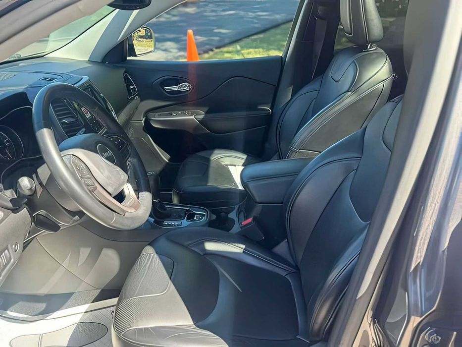 Jeep Cherokee      2019