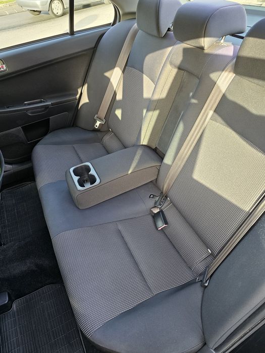 Mitsubishi Lancer 1.5 Invite 2010