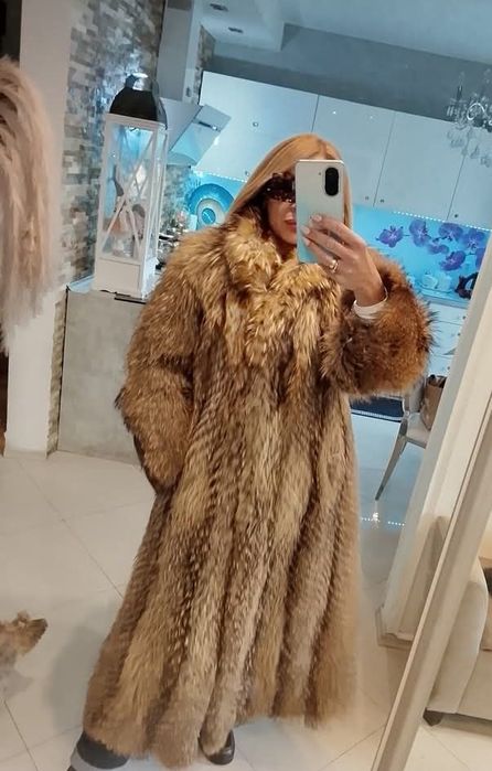 Piękne futro naturalne z jenotow lisa norek