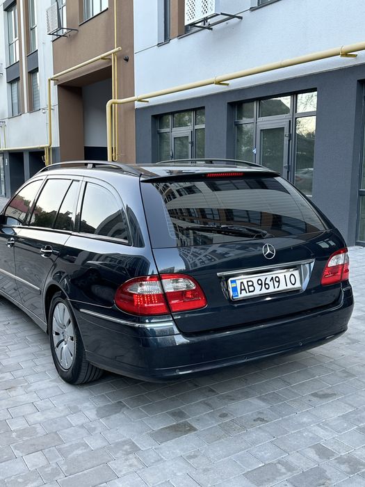 Mercedes-Benz E-Class 2004 рік W211 2.2 cdi Коробка Автомат