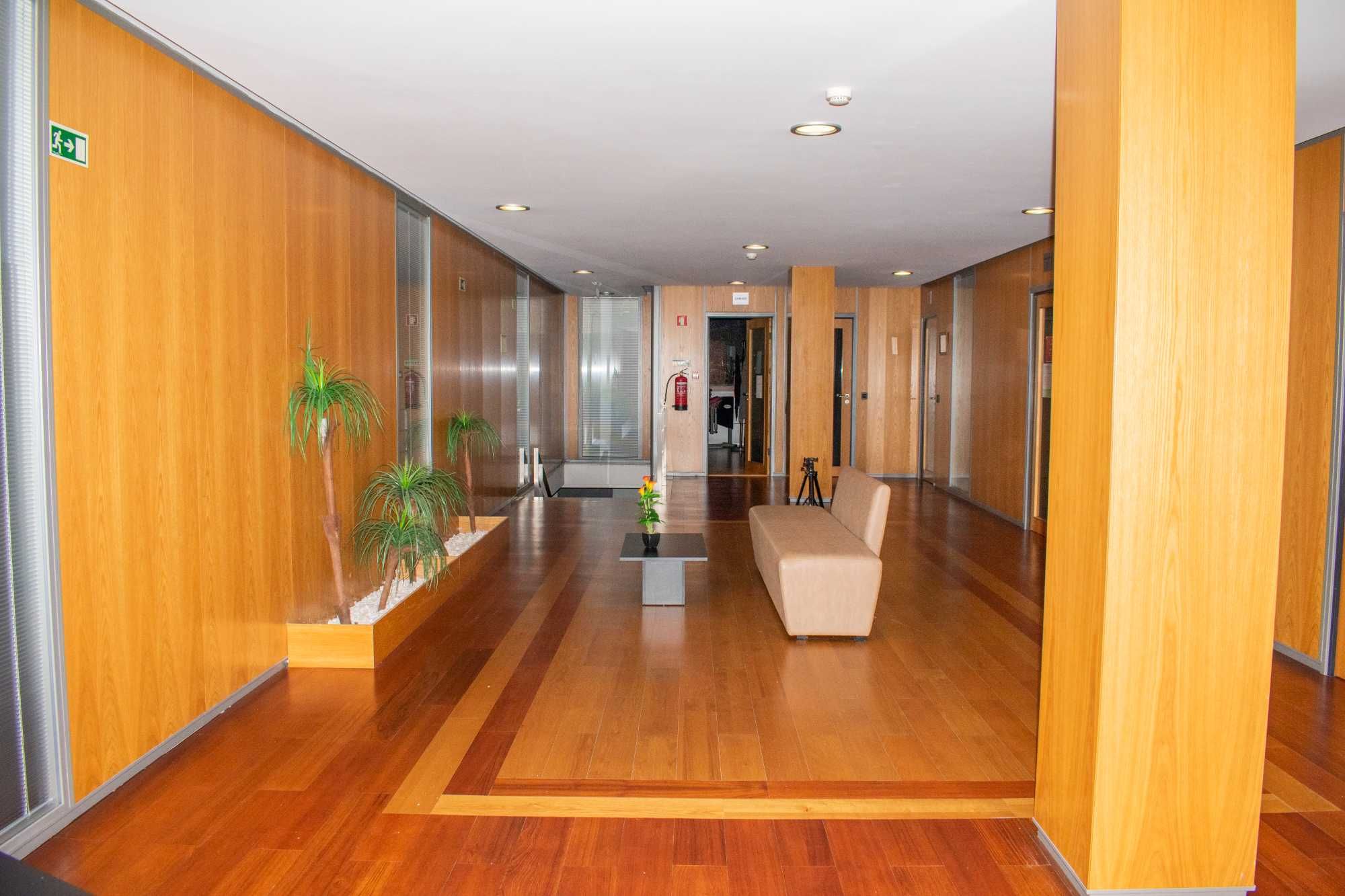 Centro empresarial arrenda escritórios
