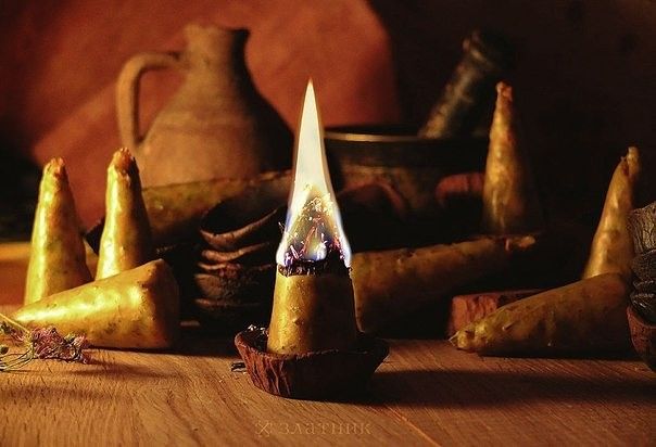 Свічка воскова з травами .ОБЕРІГ з полином/ з м'ятою