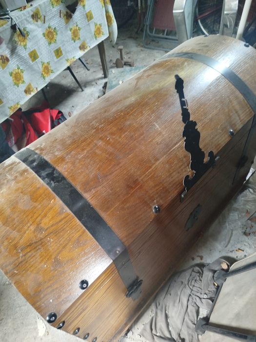 Baú antigo em madeira